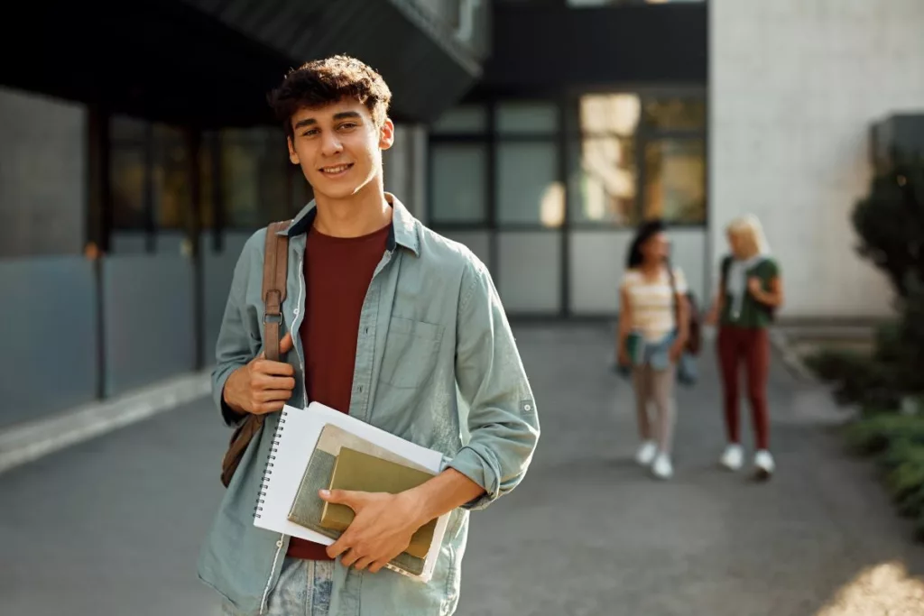 En Belgique, un étudiant de condition modeste ne paie que 374 € de minerval universitaire.