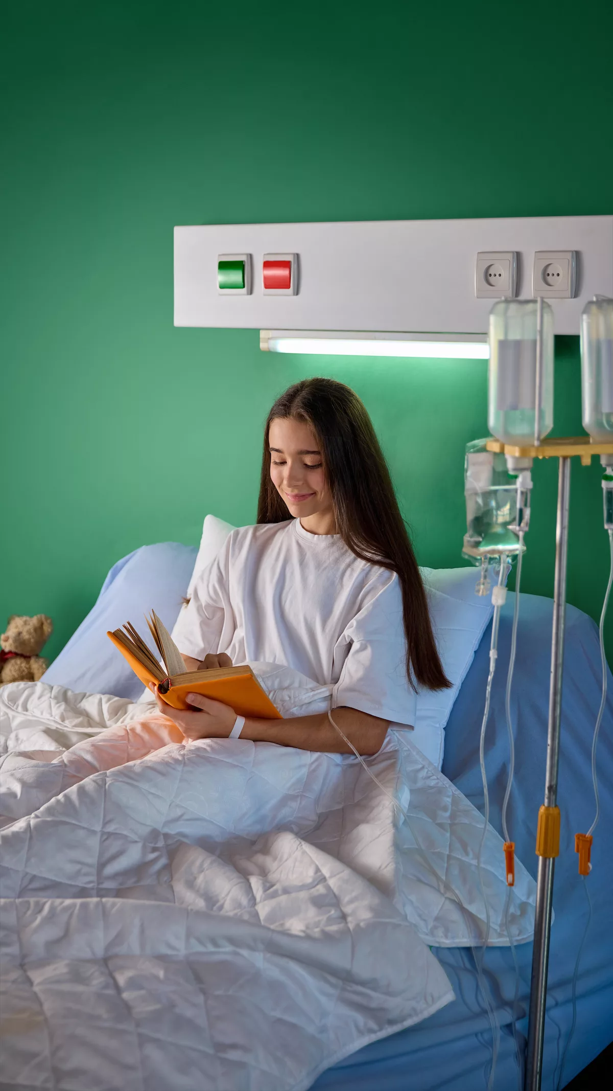 image d'une petite fille hospitalisée, dont la facture d'hospitalisation sera minime grâce à l'assurance hospitalisation