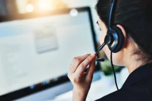 Vous pouvez contacter le SPF Finances de plusieurs manières y compris par téléphone, comme le montre cette image.
