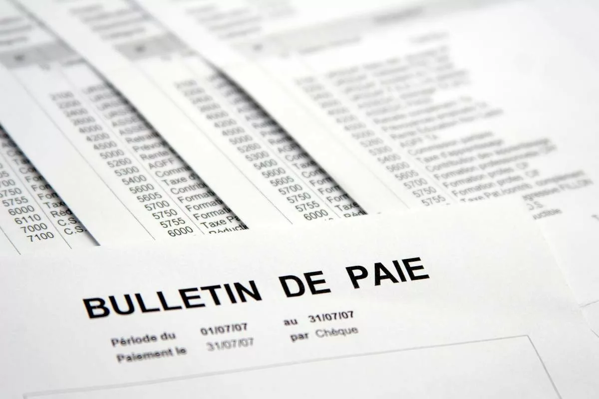 Fiche de paie en belgique comprenant le salaire et les autres éléments versés par l'employeur.