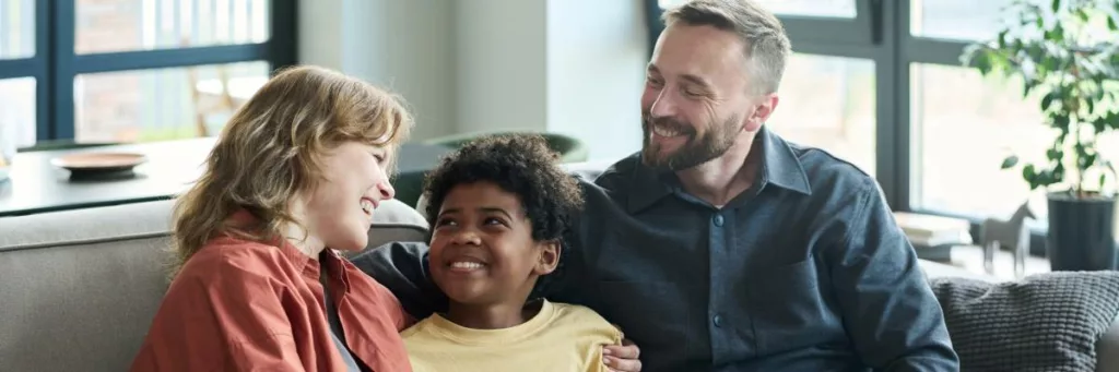 Ce père de famille belge vient de bénéficier du congé d’adoption pour indépendants après adoption.