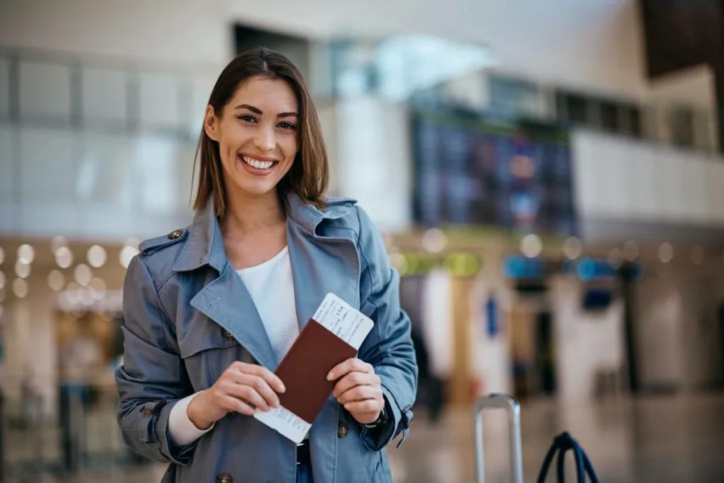 Après plus de 3 mois dans son premier emploi, une salariée bénéficie de vacances supplémentaires.