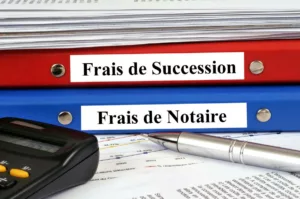 Des héritiers chez le notaire en train de se renseigner sur les droits de succession à payer.